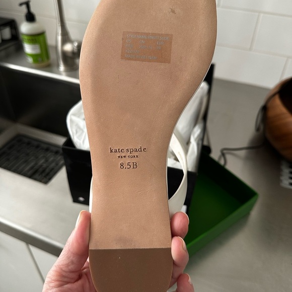 Kate Spade NWT and box KNOTT slide in parchment - Picture 4 of 6